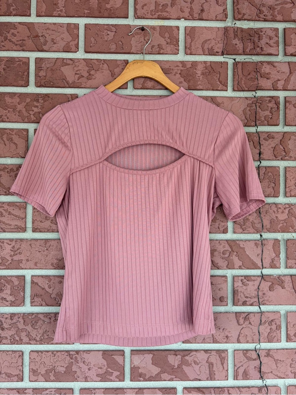 Ribbed Short-Sleeve Cutout Tee in Dusty Rose
